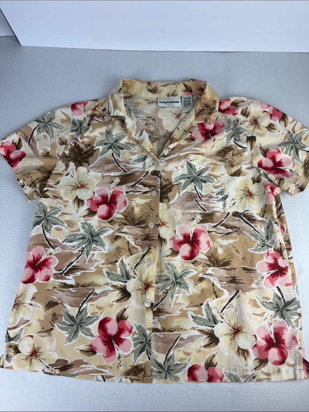 Beautiful Vintage Women’s Hawaiian Shirt- Size Large